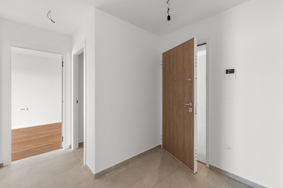 Entrée avec porte de sécurité appartement neuf