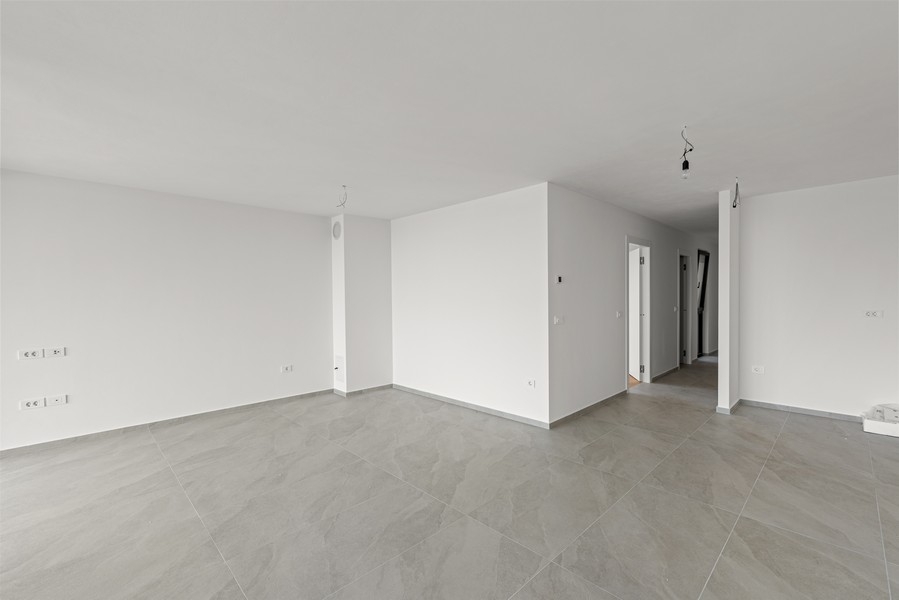 Salon appartement neuf Novigrad Istrie carrelage au sol