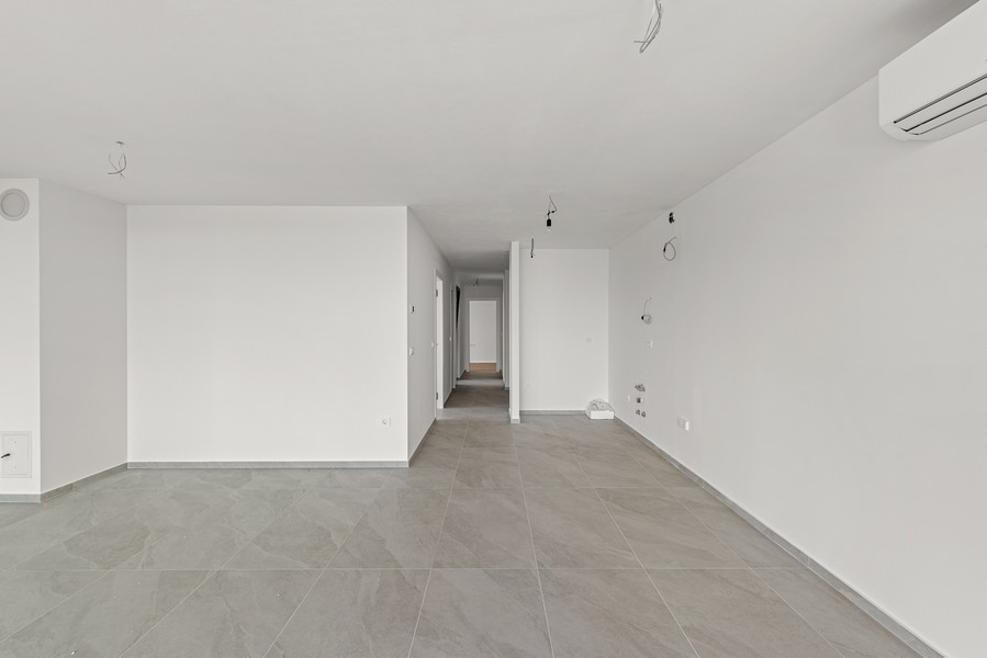 Couloir et accès aux chambres immeuble neuf Novigrad