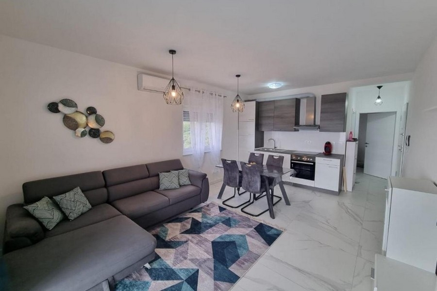 Appartement meublé près de la mer à vendre à Rogoznica, Dalmatie.