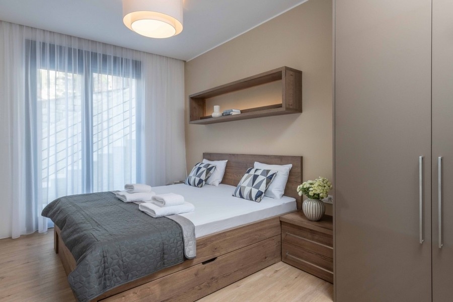 Chambre avec accès à la terrasse.