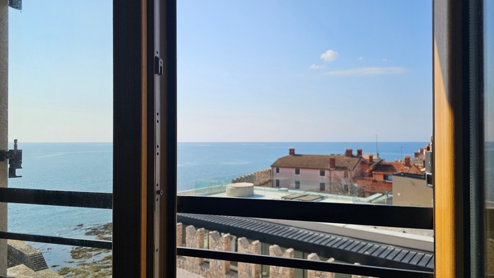 Appartement au centre-ville de Novigrad (Istrie) à vendre - avec vue mer.
