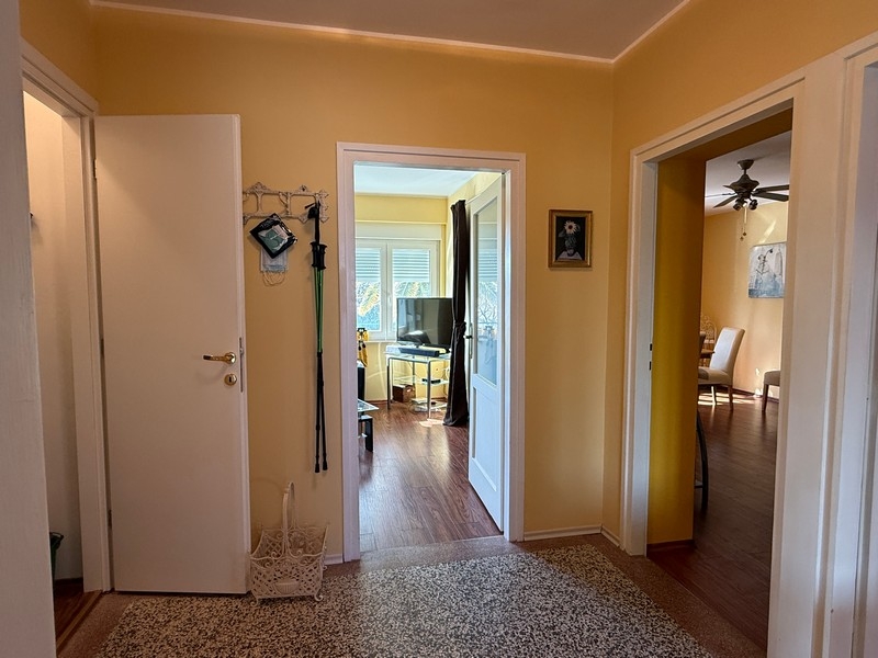 Couloir avec vue sur la chambre et la salle de bains