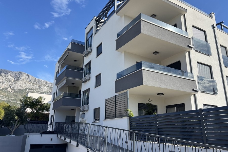 Résidence moderne avec balcons, vue extérieure