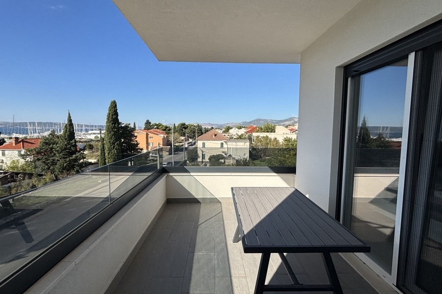 Balcon de l'appartement moderne A3907 à vendre à Kastela près de Split.