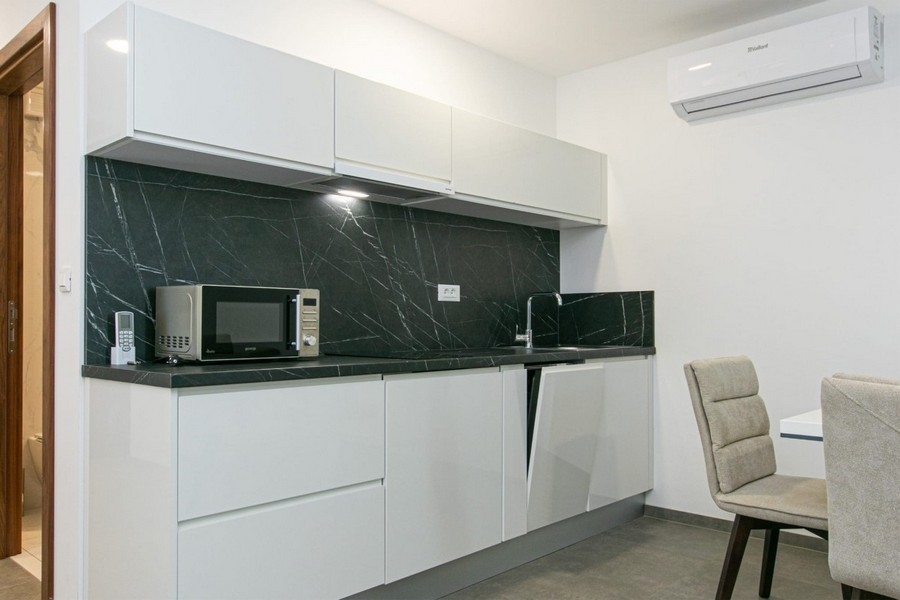 Cuisine moderne et climatiseur du bien A3908 près de Makarska, Dalmatie.