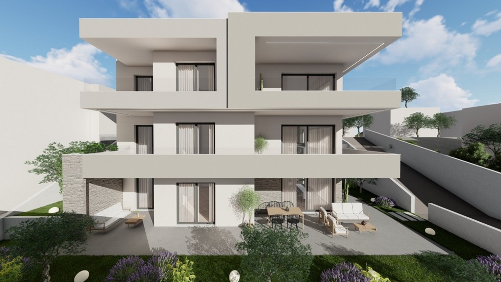 Architecture contemporaine avec vastes terrasses et jardin méditerranéen