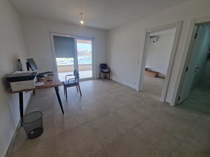 Séjour avec accès au balcon et vue sur la mer