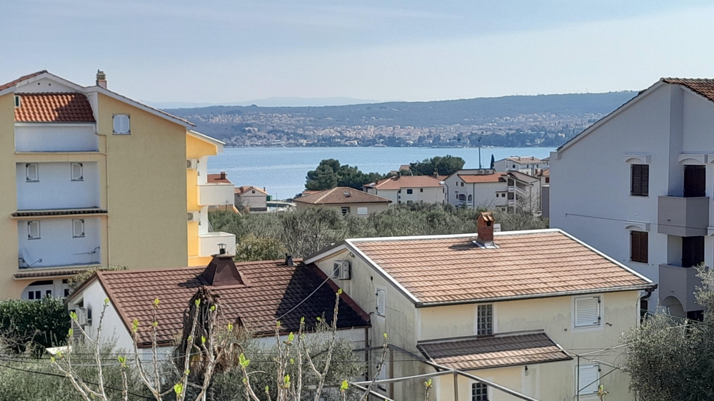 Vue mer sur Malinska et le paysage côtier environnant