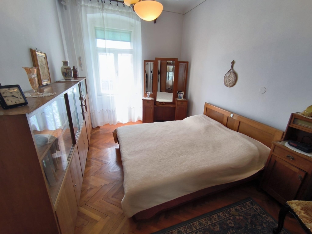 Intérieur de l'appartement avec mobilier traditionnel croate