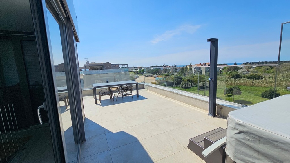 Toit-terrasse avec vue mer du bien A3937 en Istrie.