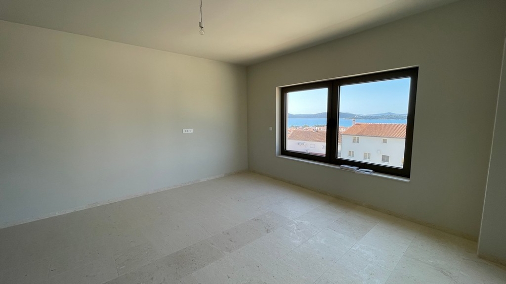 Chambre avec fenêtre et vue sur la mer
