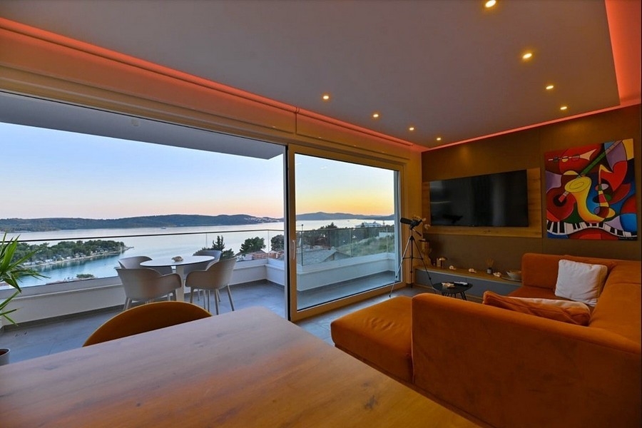 Penthouse avec vue mer à Trogir, île de Ciovo.