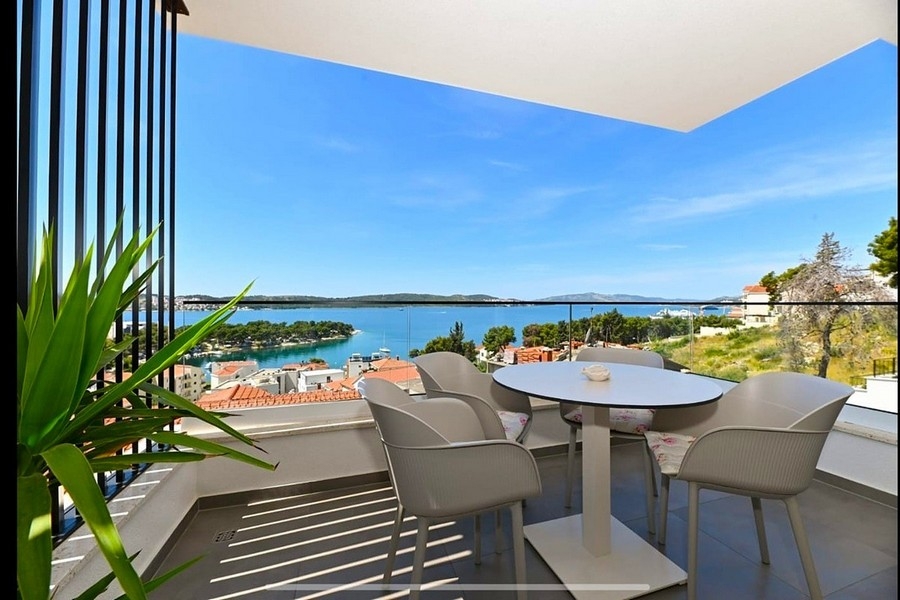 Toit-terrasse avec vue mer et coin salon