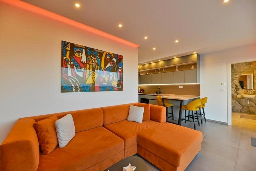 Séjour moderne avec éclairage LED