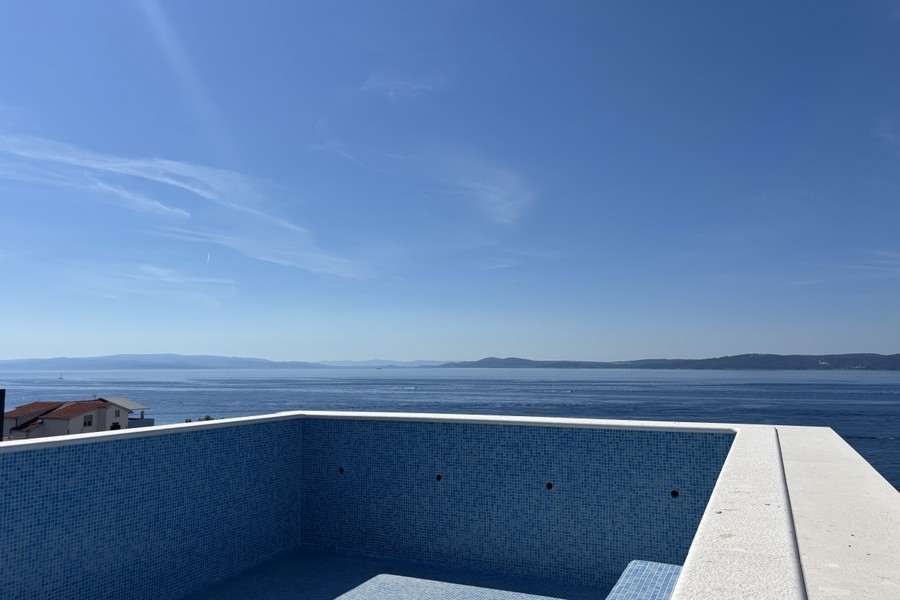 Piscine sur le toit-terrasse de l'appartement A3944 sur Ciovo