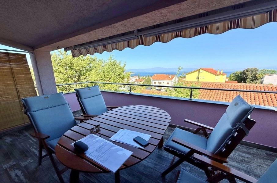 Appartement avec vue mer du bien A3948 sur Krk en Croatie.