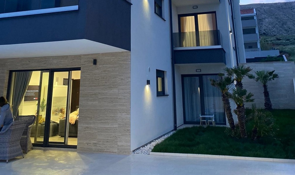 Appartement en rez-de-chaussée avec terrasse et jardin