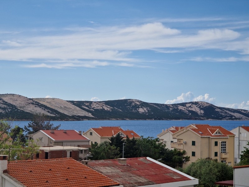 Vue mer à Stara Novalja sur Pag en Croatie.