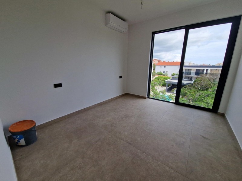 Chambre avec accès à la terrasse.
