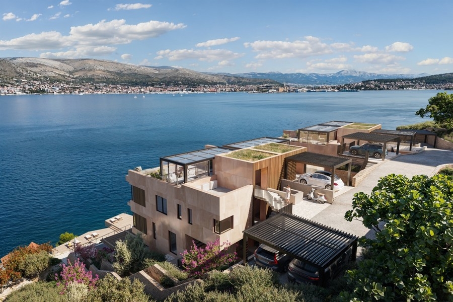 Vue panoramique sur la mer depuis des appartements de luxe sur Ciovo