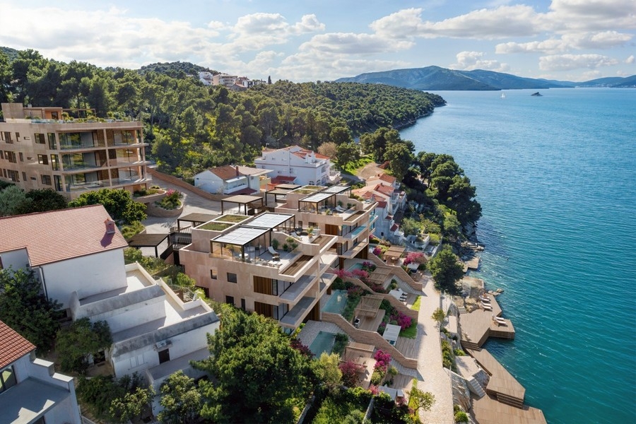 Villas neuves modernes et appartements en bord de mer en Dalmatie