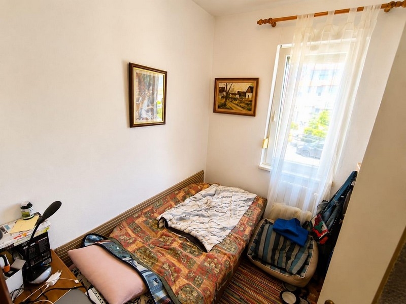 Petite chambre dans un appartement