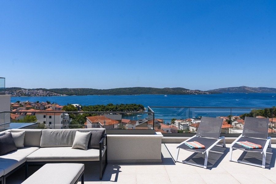 Solarium avec vue panoramique sur la mer