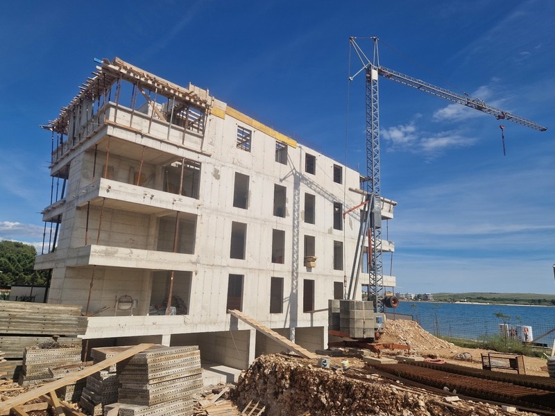 Immeuble d'appartements à Povljana sur l'île de Pag