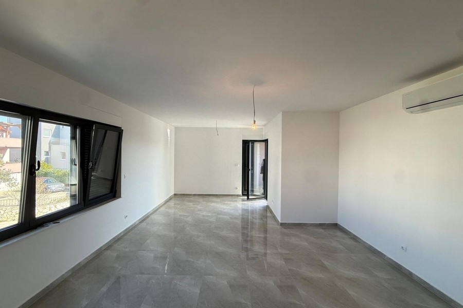 Séjour clair dans un appartement neuf