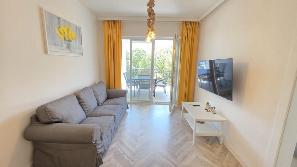Salon avec accès au balcon