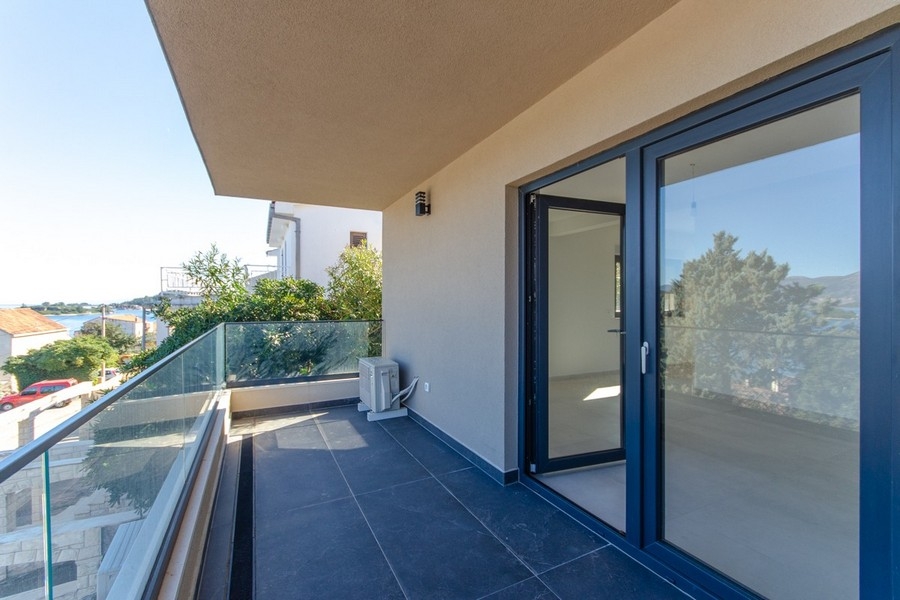 Balcon avec vue mer et accès au séjour