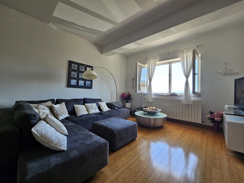 Séjour clair avec parquet