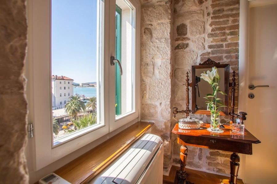 Appartement à Split avec fenêtre et vue sur la mer