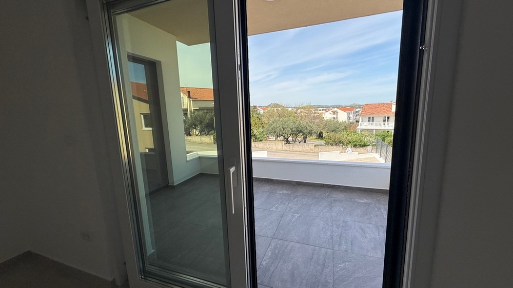 Séjour avec accès à la terrasse et vue mer