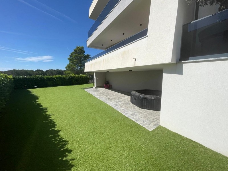 Appartement moderne avec jardin à Vodice