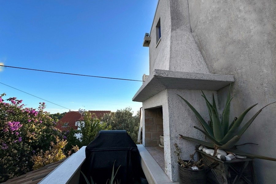 Vue extérieure de l'appartement à Hvar
