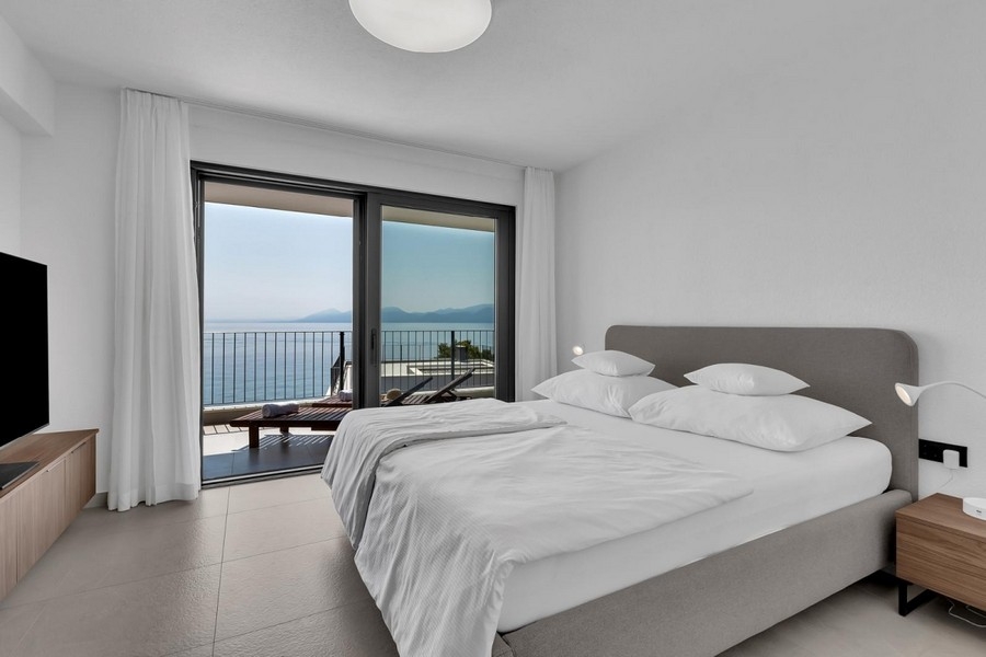 Chambre avec lit double et vue mer