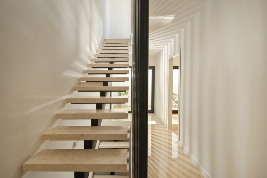 Escalier moderne à l'intérieur