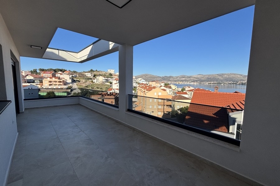 Terrasse couverte avec vue mer