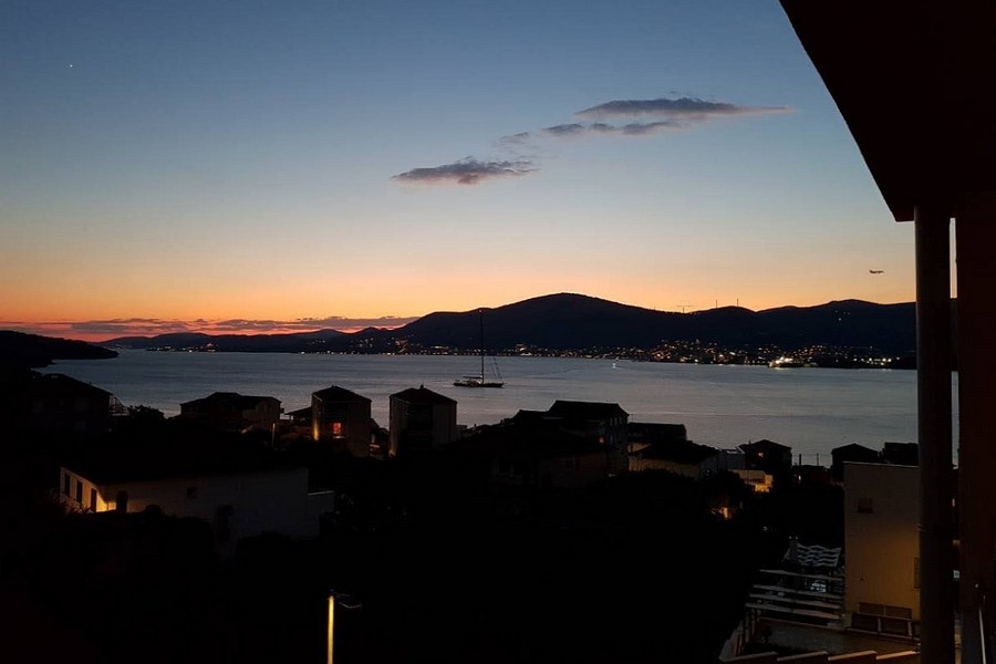 Vue mer sur Trogir au coucher du soleil