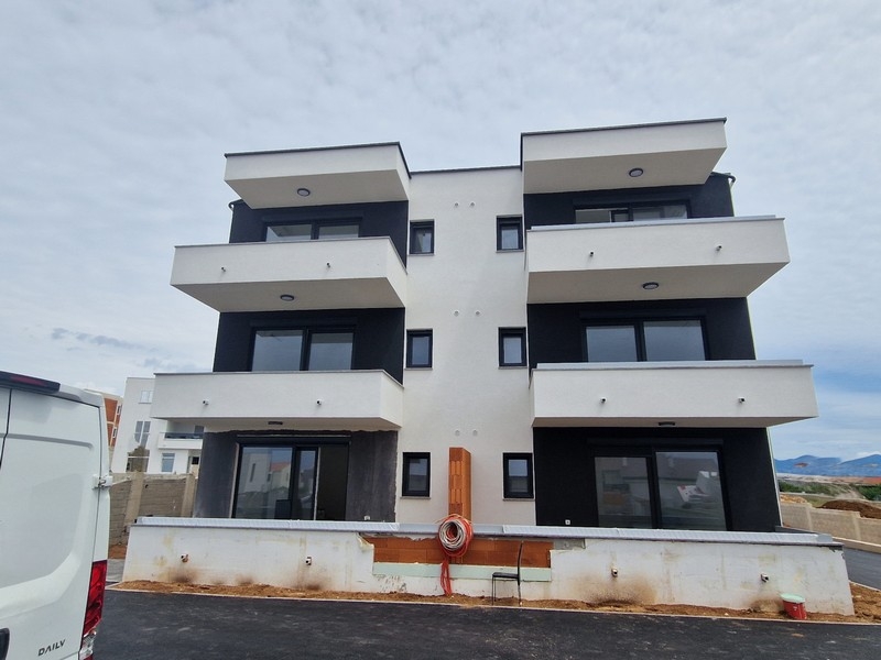 Immeuble d'appartements neuf avec vue mer à Novalja