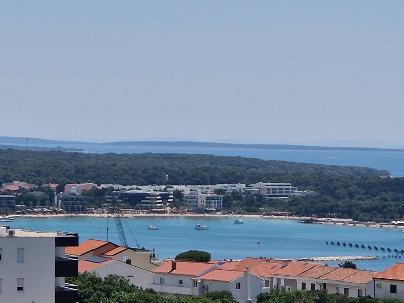 Vue panoramique sur la baie de Novalja