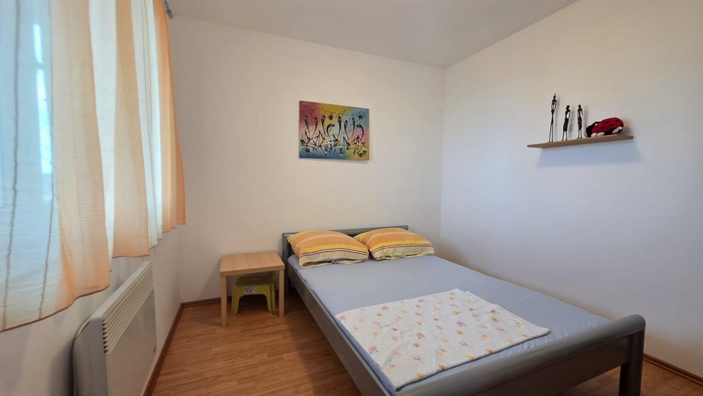 Chambre avec lit simple