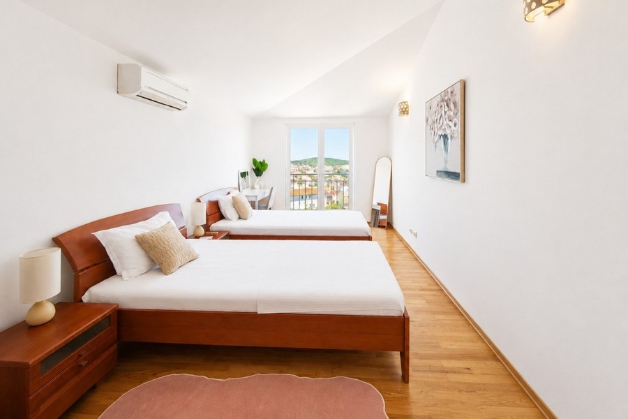 Chambre avec deux lits simples