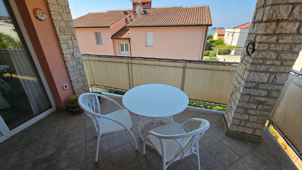Terrasse avec coin salon et vue