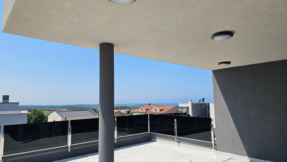 Penthouse avec toit-terrasse et vue mer à Vabriga