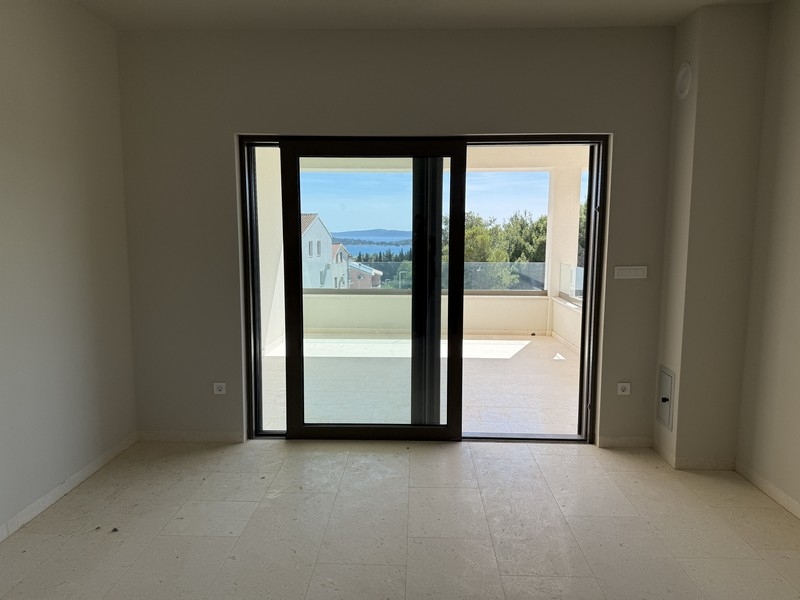 Appartement neuf moderne près de la plage à Vodice