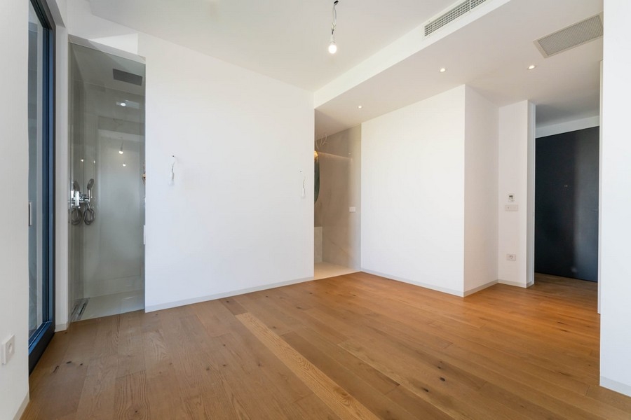 Chambre avec plancher en bois