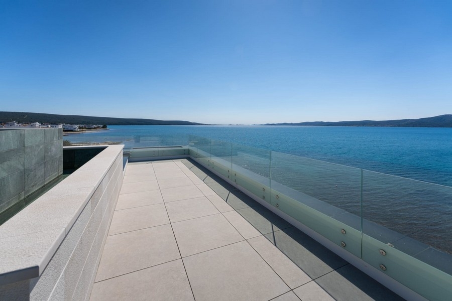 Toit-terrasse ouvert avec vue sur l'Adriatique